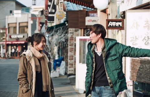 Chiếu phim Right now, Wrong then (2015)